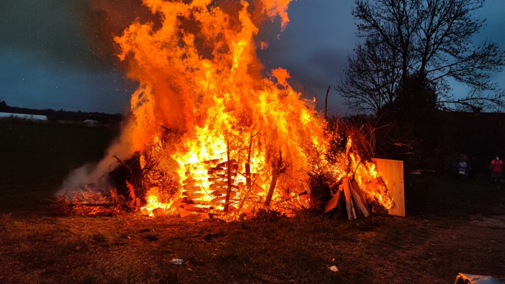 Osterfeuer 2026 in Graz-Umgebung – Von Brauchtum bis Party
