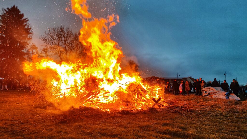 Osterfeuer 2026 in Graz-Umgebung – Von Brauchtum bis Party
