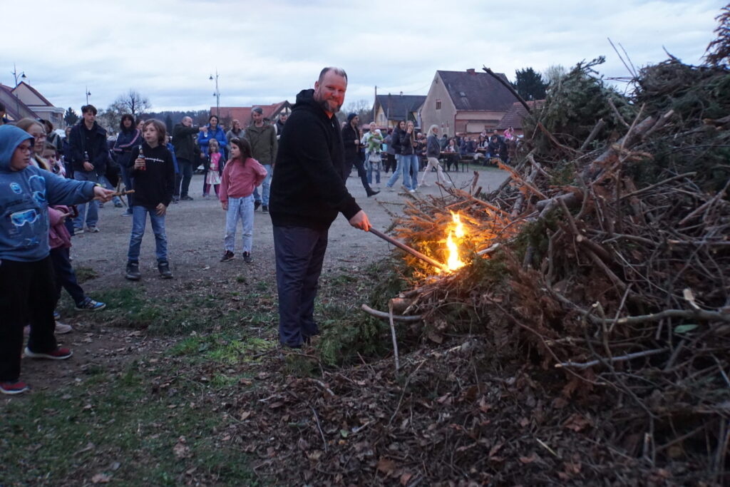 Erfolgreiches Gössendorfer Osterfeuer 2026 – 10 Jahre Brauchtum wiederentfacht!