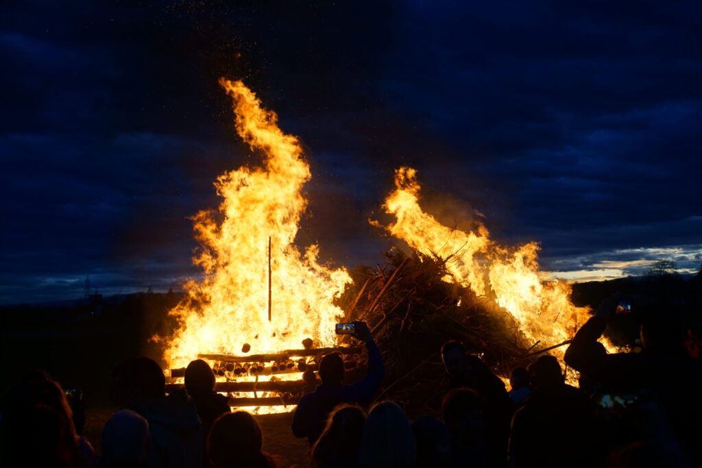 Erfolgreiches Gössendorfer Osterfeuer 2026 – 10 Jahre Brauchtum wiederentfacht!