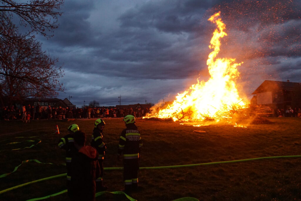 Erfolgreiches Gössendorfer Osterfeuer 2026 – 10 Jahre Brauchtum wiederentfacht!