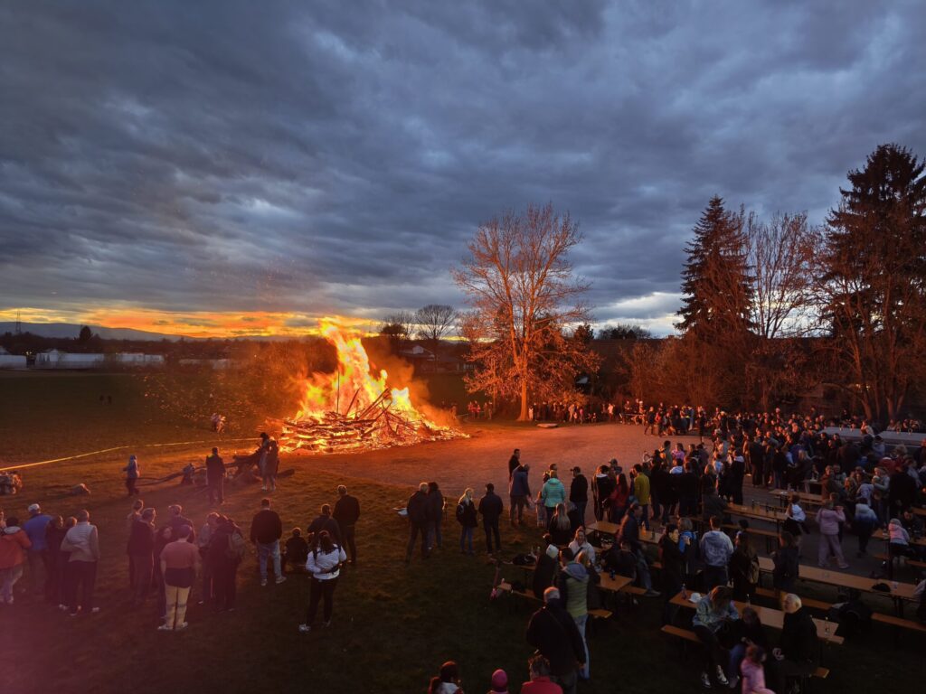 Erfolgreiches Gössendorfer Osterfeuer 2026 – 10 Jahre Brauchtum wiederentfacht!
