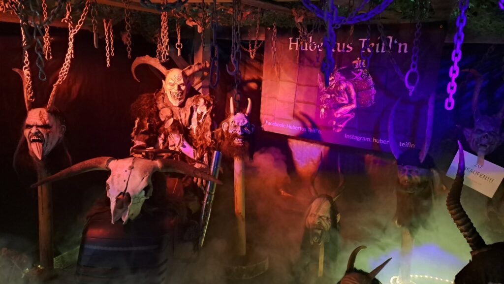 Große Benefiz Maskenausstellung der Groaztn Hölln Bruat