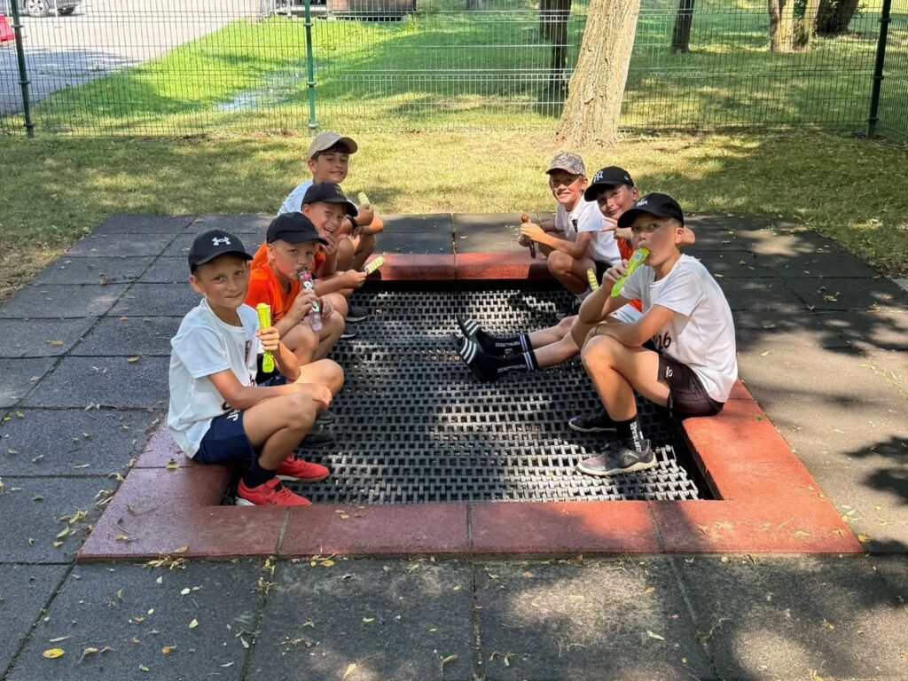 130 Nachwuchskicker: Fußball und Teamgeist beim SV Gössendorf Sommercamp