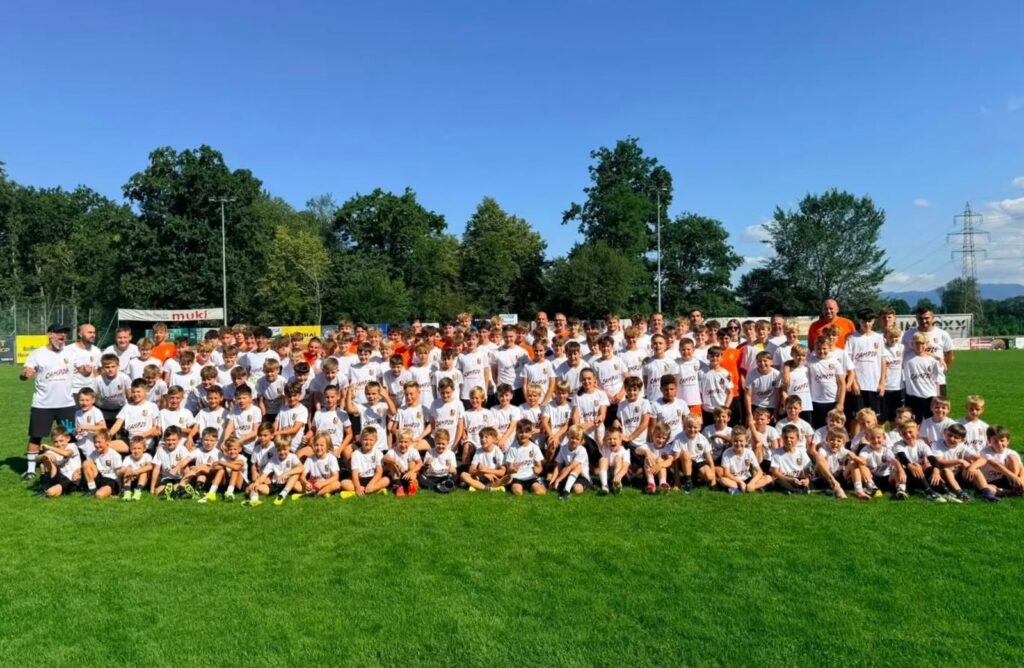 130 Nachwuchskicker: Fußball und Teamgeist beim SV Gössendorf Sommercamp
