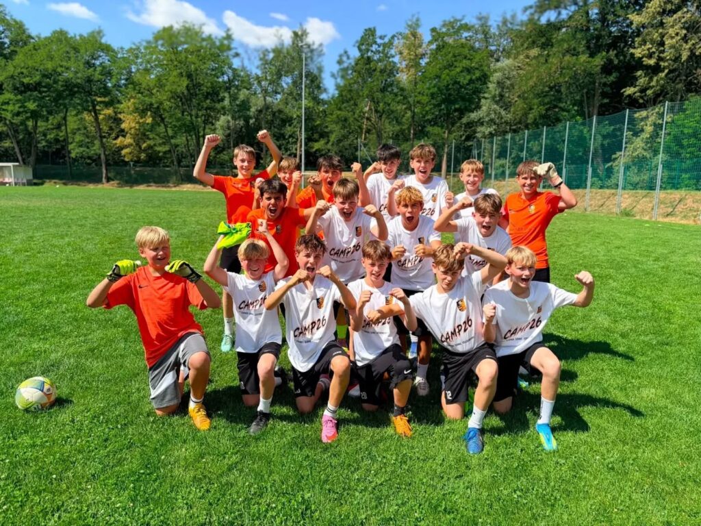 130 Nachwuchskicker: Fußball und Teamgeist beim SV Gössendorf Sommercamp